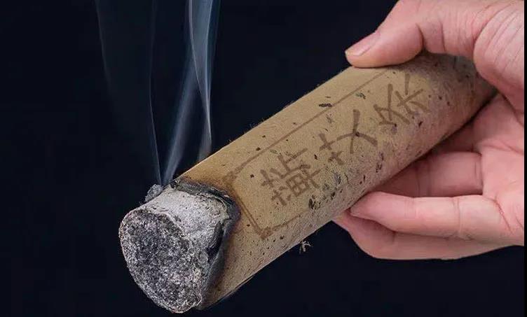 學(xué)會(huì )這5種艾灸手法，在家也能做艾灸