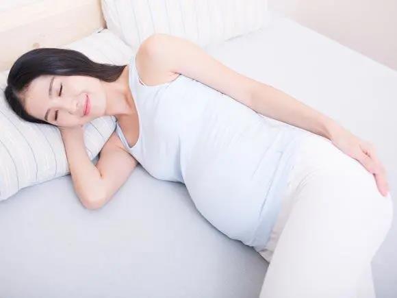 一個(gè)好的睡姿決定健康程度！這兩種姿勢不僅舒服，還能補腎，快試試吧!