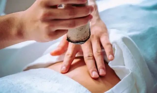 夏天汗味重？艾灸幫你“除臭”，減少尷尬